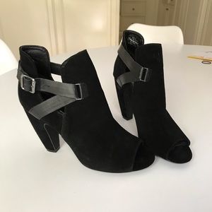 SALE‼️ Steve Madden Peebles Black Suede Booties